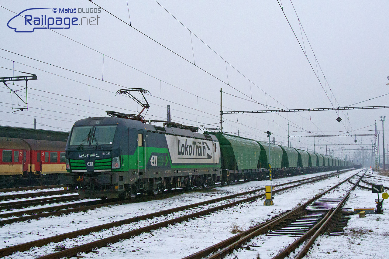 Vectron na konci vlaku Pn1nsl52010 v Prešove.