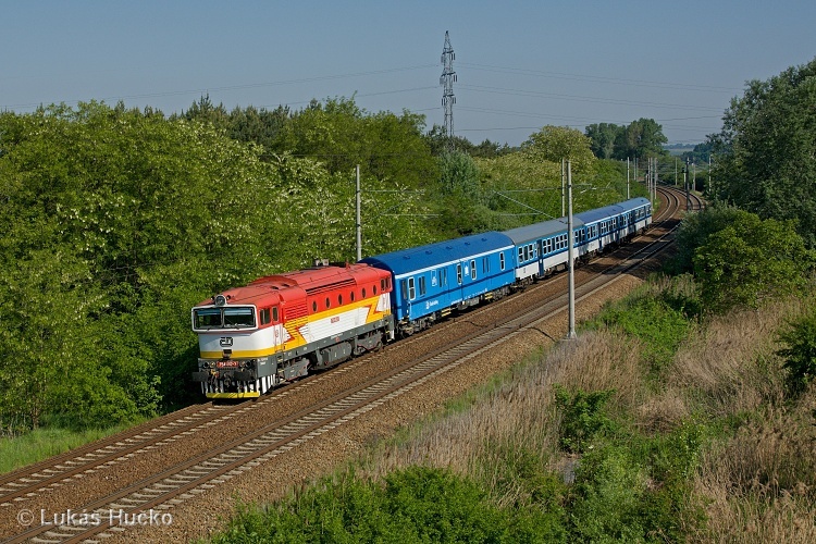 Cyklovlak Sp 1829 přijíždí  dne 16.05.2015 s leštěnkou 754.012 do Břeclavi
