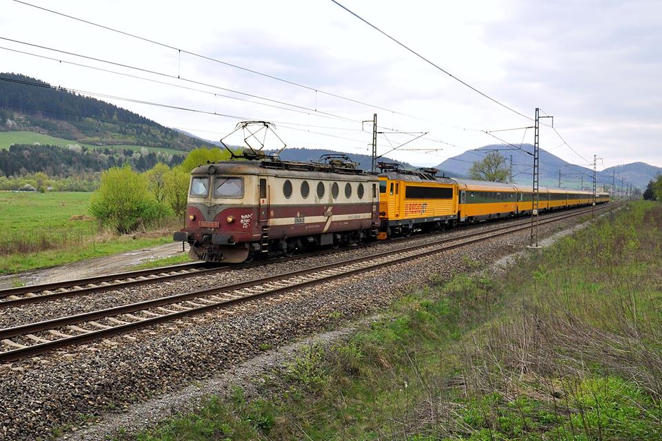 Ostro sledovaný vlak preletel aj cez Kysuce. Autor: Marcel Baltiar 