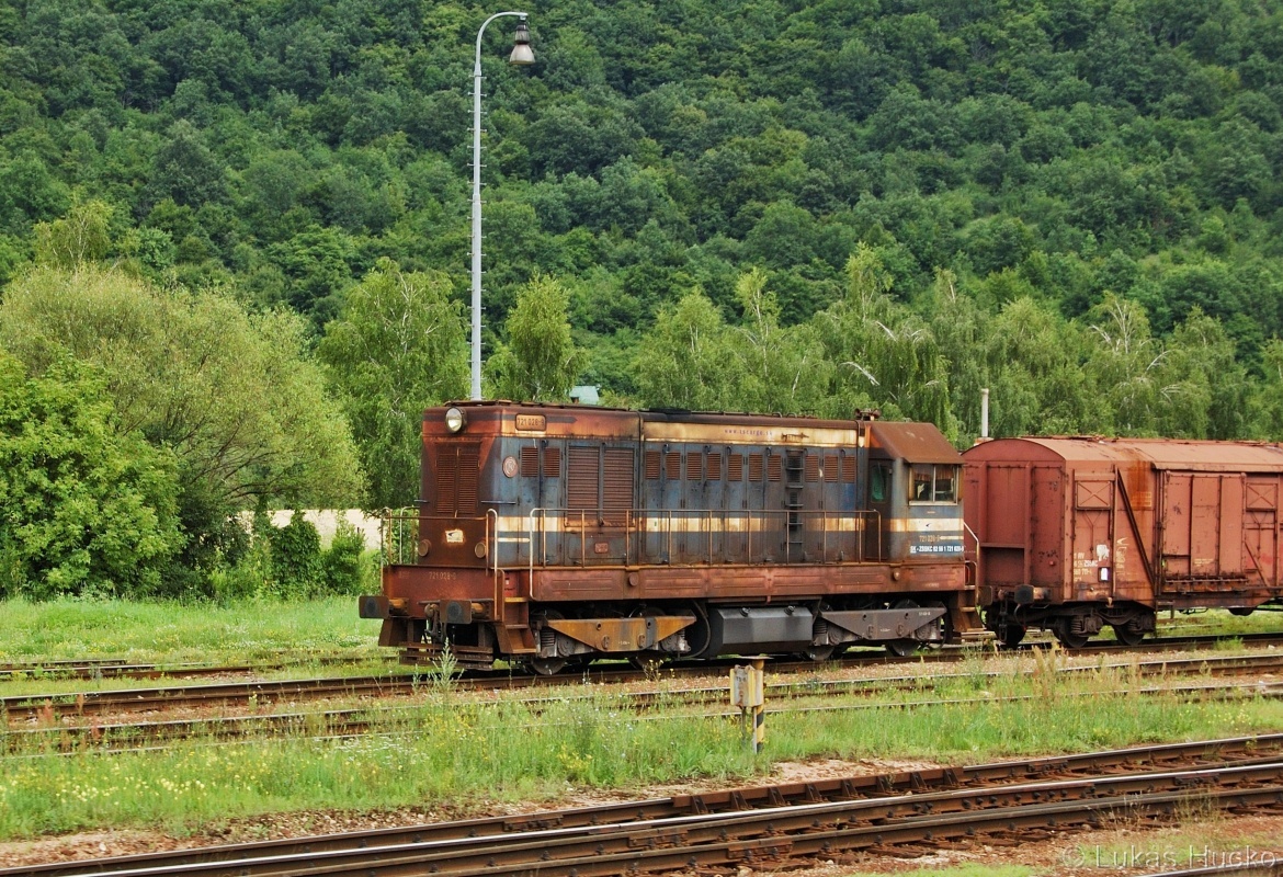 721.028 posunuje ve stanici Plešivec 05.07.2011