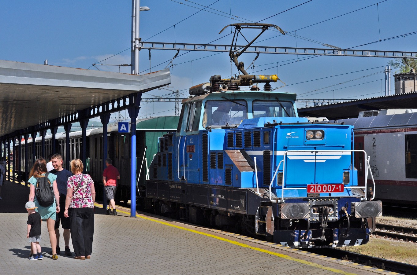 Vlak Os 30537 v B. Bystrici