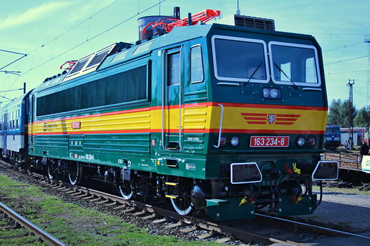 retro-163-234-na-tbz-railpage