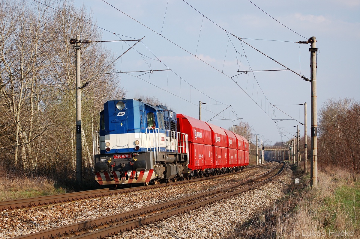 740.870 veze pár nových vozů do Břeclavi jako Pn 44810 dne 04.04.2009
